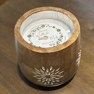 Woodland Musk Scented Candle in Natural Brown and Cream Candle Holder - NEW